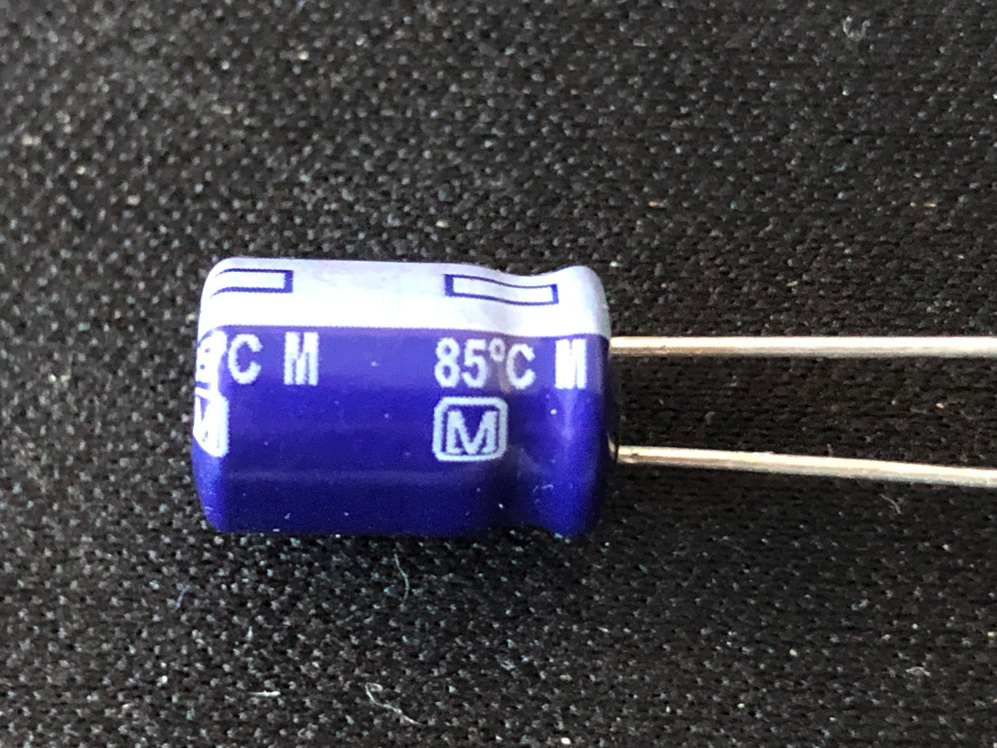 6 x 220uf 25v Panasonic Radial Electrolytic Capacitors - New