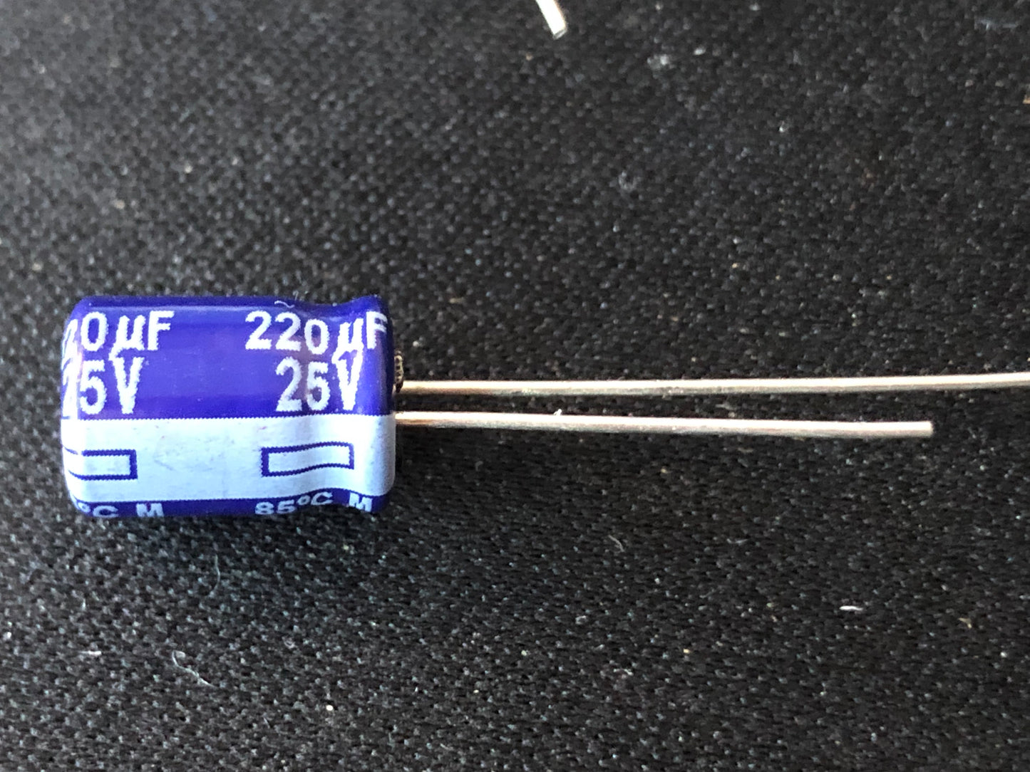 6 x 220uf 25v Panasonic Radial Electrolytic Capacitors - New