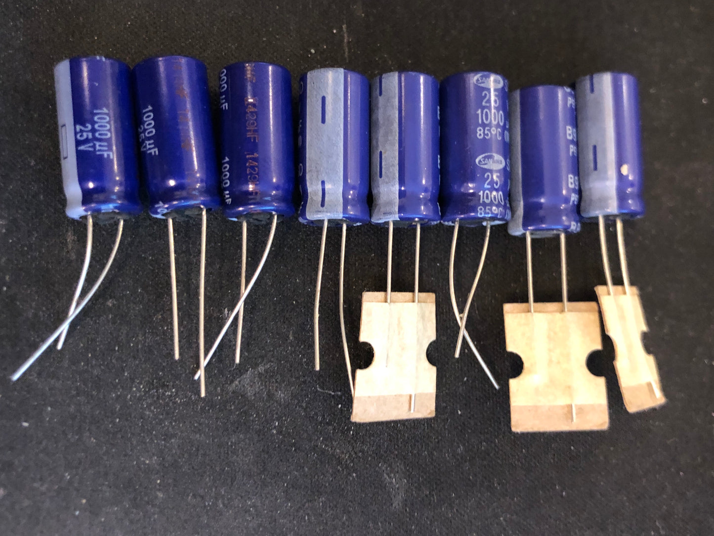 8 x 1000uf 25v Radial Electrolytic Capacitors - New