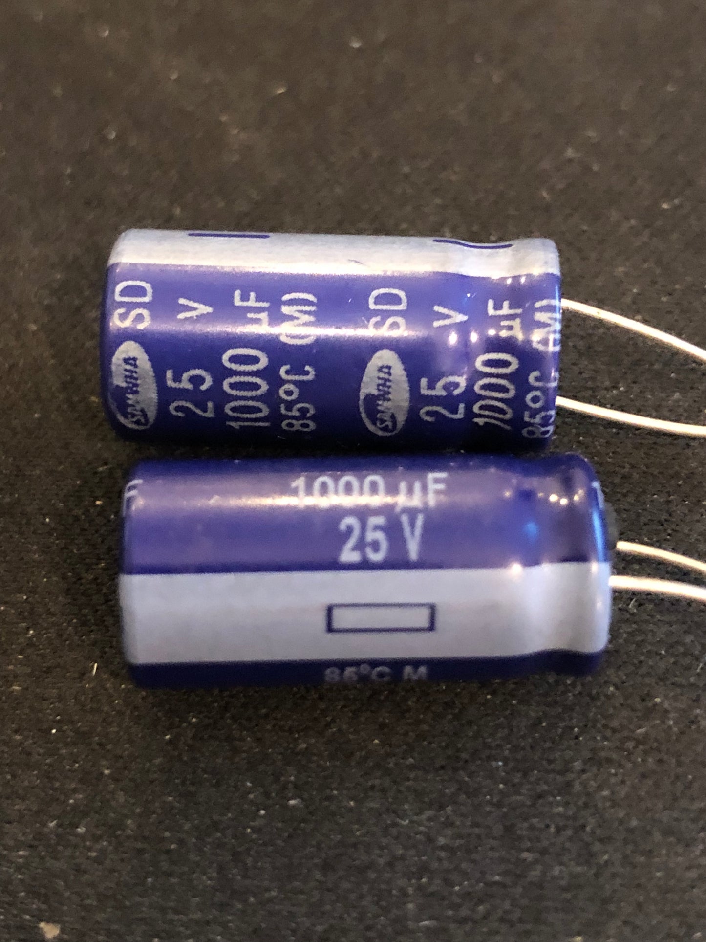 8 x 1000uf 25v Radial Electrolytic Capacitors - New