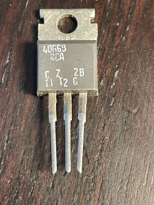 RCA 40669 Triac 400V 8A 15mA in TO220 case