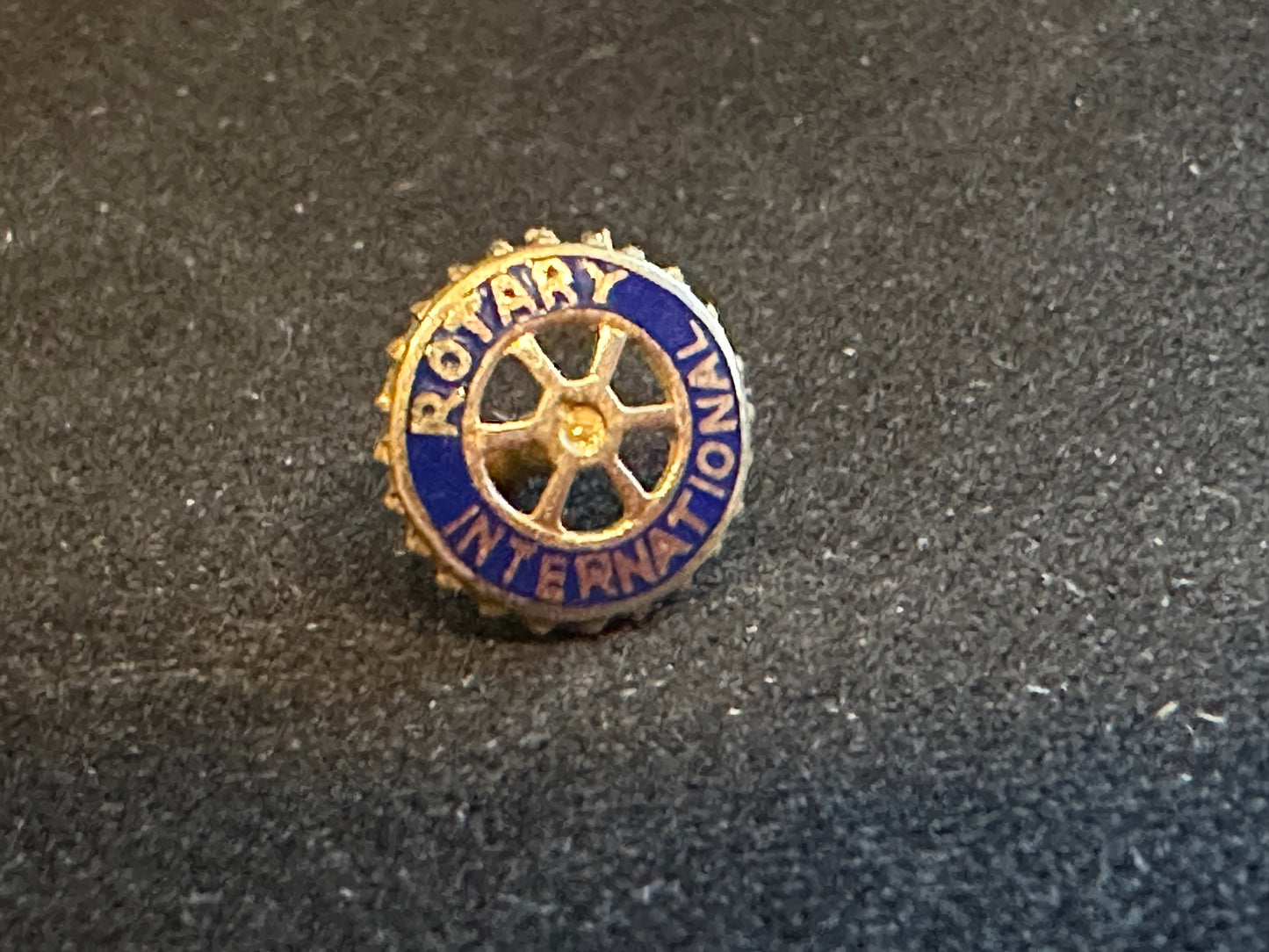 I. & R. Co Rotary International Pin in 10k Gold - NOS with tags